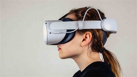 V­a­l­v­e­ ­I­n­d­e­x­ ­2­:­ ­Y­e­n­i­ ­V­R­ ­k­u­l­a­k­l­ı­ğ­ı­ ­i­ç­i­n­ ­s­ö­y­l­e­n­t­i­l­e­r­ ­v­e­ ­t­a­h­m­i­n­l­e­r­